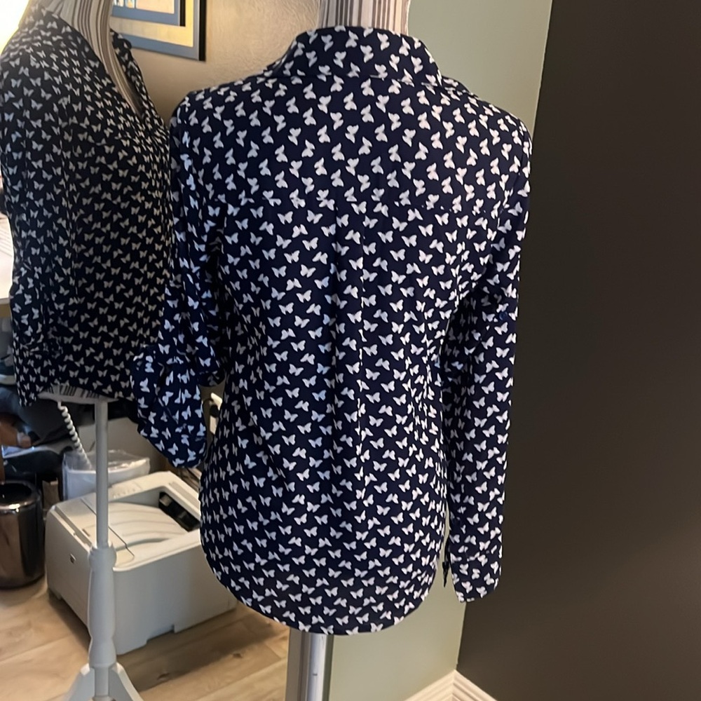 Express, the Portofino Shirt, XS, navy back with white butterflies - Picture 6 of 7